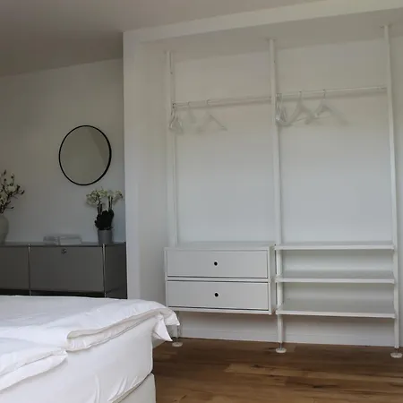 Mit Balkon Und Tiefgarage *