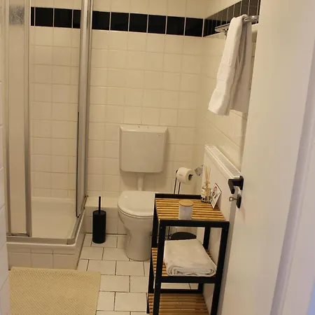 Mit Balkon Und Tiefgarage *