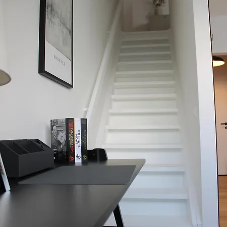 Mit Balkon Und Tiefgarage *