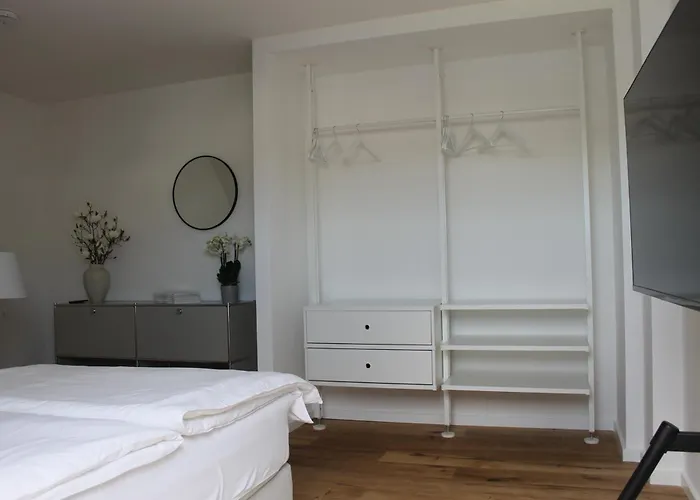 Mit Balkon Und Tiefgarage *