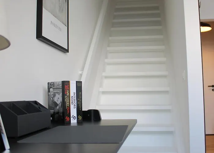 Mit Balkon Und Tiefgarage *